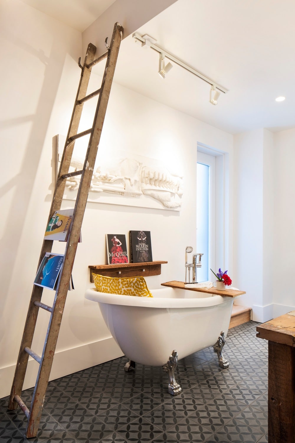 Echelle salle de bain blanche avec haute définition photographies ...