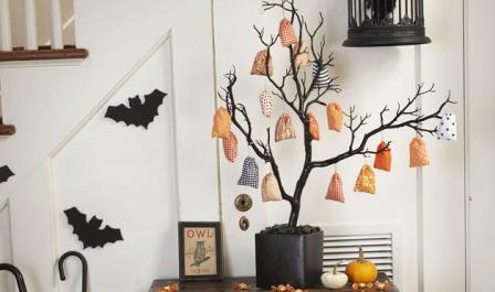 décoration halloween branches arbres peintes en noir