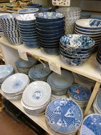 https://www.deconome.com/wp-content/uploads/2012/01/assiette-porcelaine-bleu-quartier-chinois-montreal.jpg