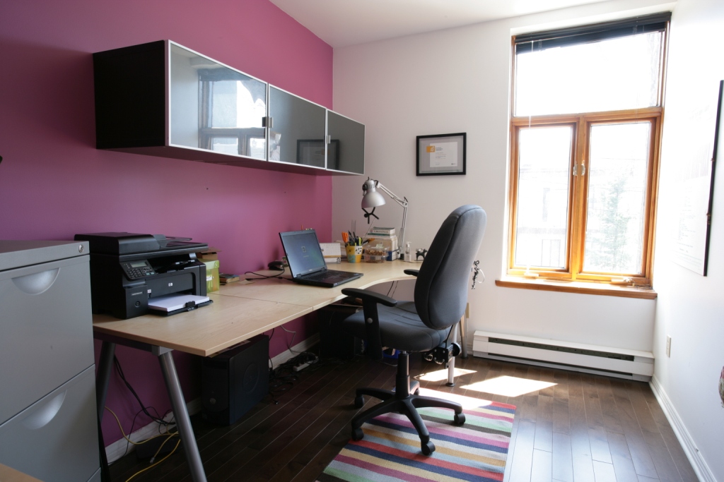 Bureau peinture fushia