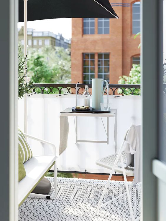 Tables pliantes pour mini balcon : 12 modèles pas chers