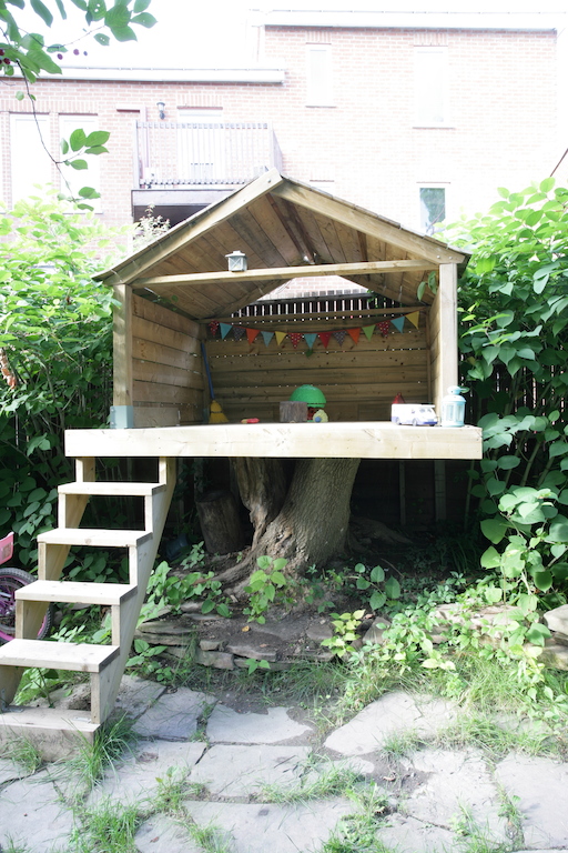 cabane sur arbre coupé