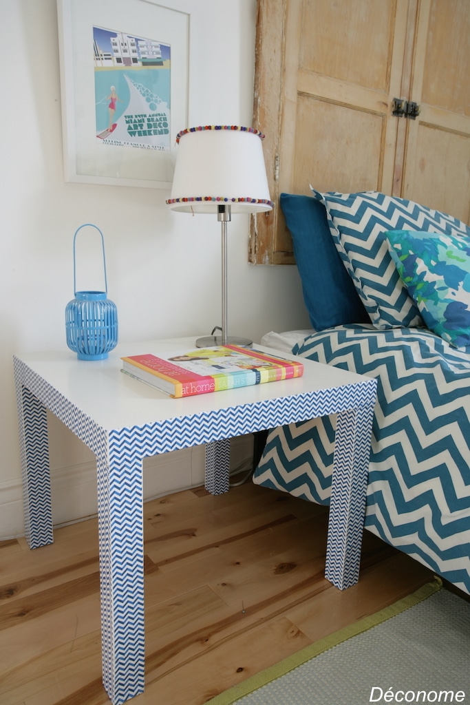 IKEA hack lack table with chevron duct tape \ Relooking d'une table lack IKEA avec du duct tape (scotch) à chevrons bleu et blanc