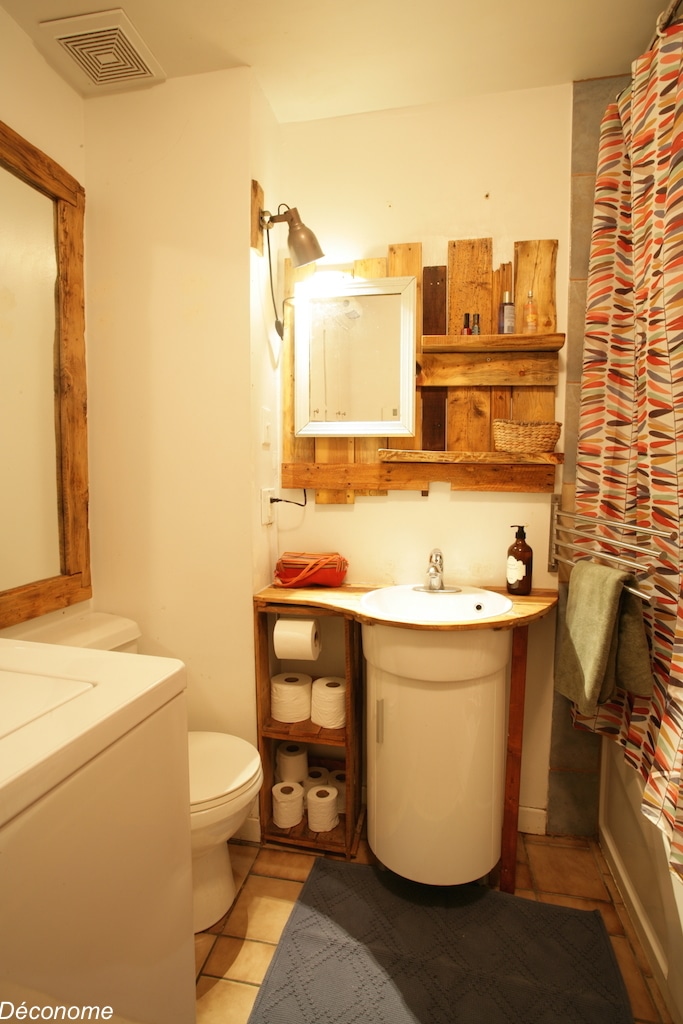 meuble-lavabo et étagères de rangement fabriqués avec une palette / bathroom vanity and shelving made with pallet