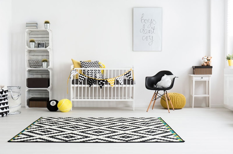 chambre de bébé graphique noire et jaune