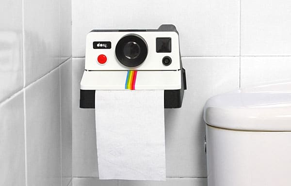 polaroll_toilet_paper_holder_inuse