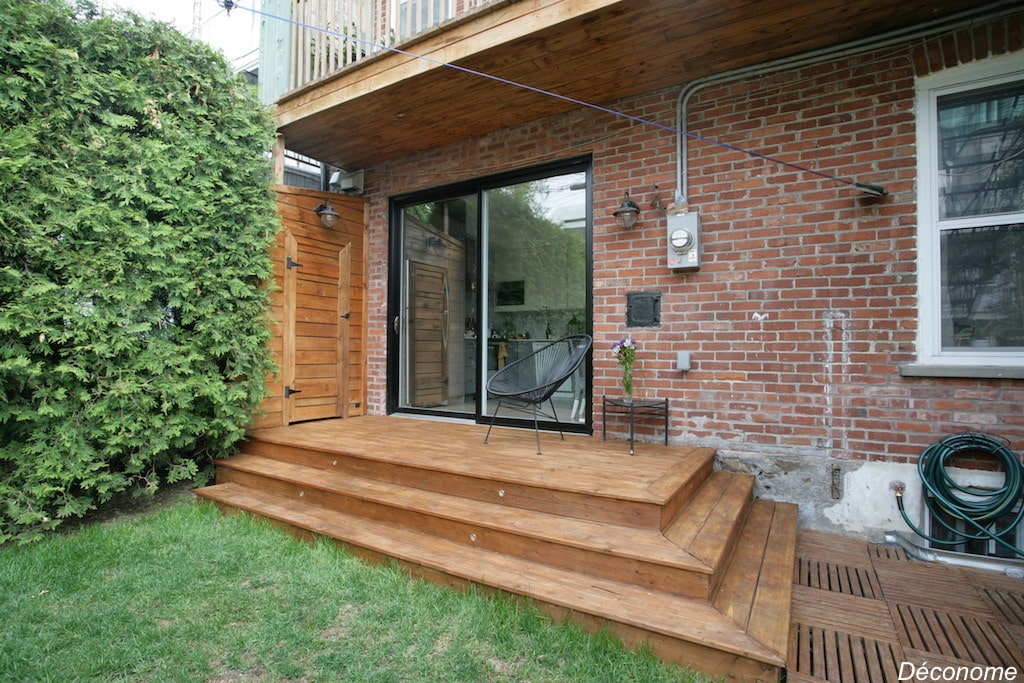 Comment teindre un patio en bois traité brun