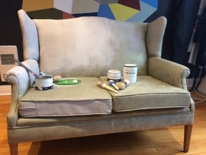 How to paint a sofa with chalk paint / Comment peindre un fauteuil ou un canapé avec la peinture Chalk Paint d'Annie Sloan