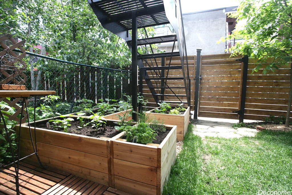 comment fabriquer un potager en carré en bacs surélevés / how to build a raised bed vegetable garden