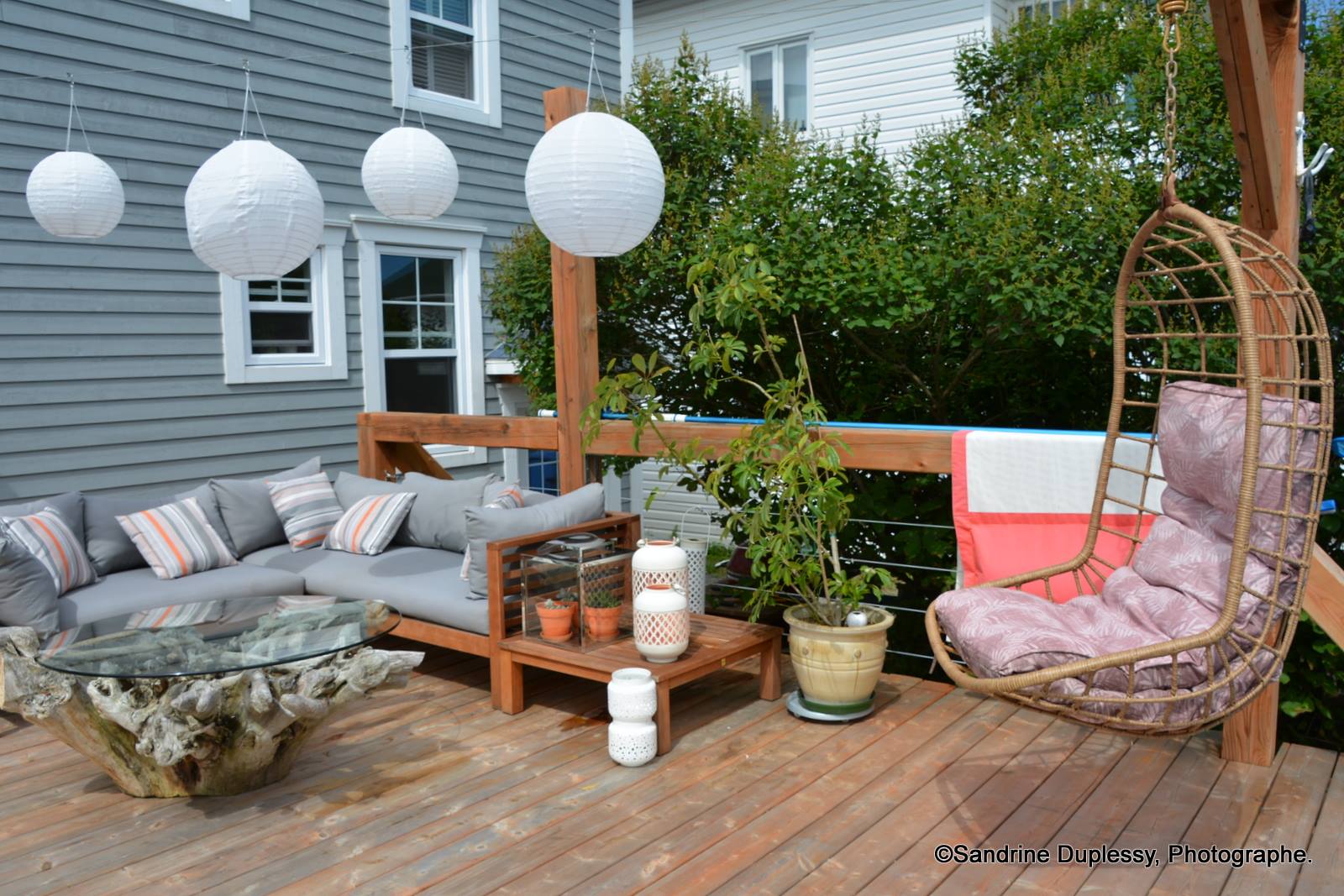 DIY table with tree stump, IKEA Hack using a glass table top / comment fabriquer une table basse avec une souche d'arbre