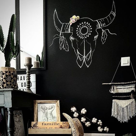 tête de crâne dessinée à la craie - décor boho