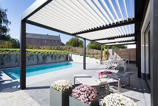 Pergola lames orientables blanche