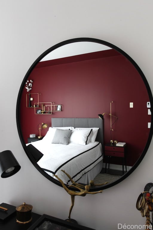 Grand miroir rond chambre accents rouge