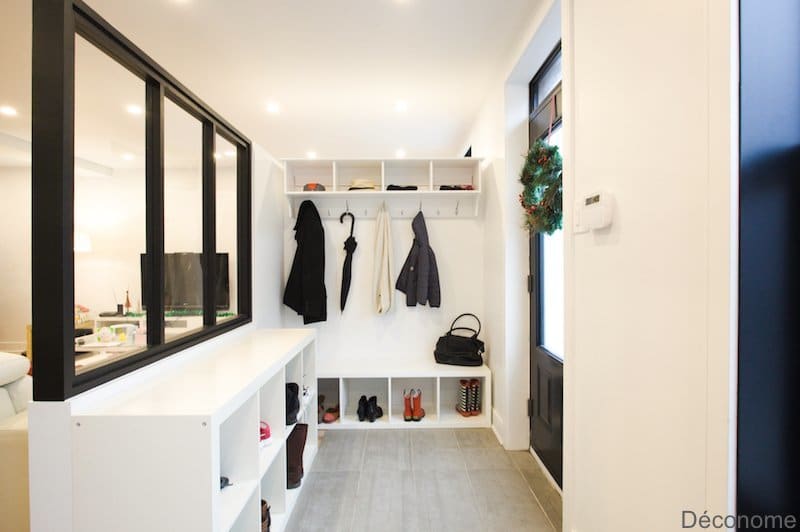 entree avec un demi mur verrière en plexiglass et rangement IKEA / DIY entry hall with kallax shelves 