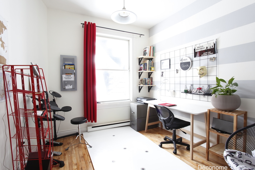 chambre d'ado gris et blanc rayée / grey and white stripes in teenage bedroom