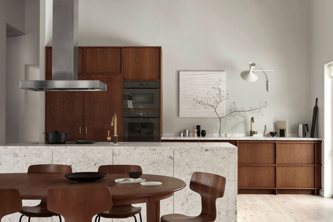 Cuisine minimaliste avec mobilier en noyer