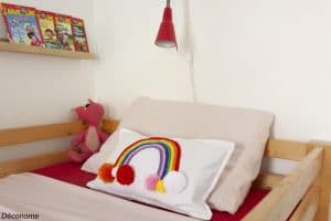 coussin arc en ciel avec tricotin / Rainbow pillow DIY