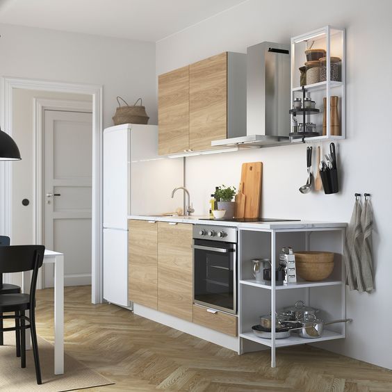 cuisine enhet d'ikea metal blanc et portes en bois clair