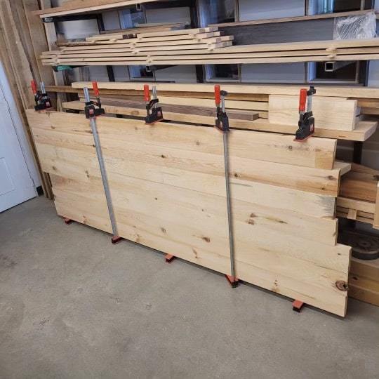 fabriquer un plateau de table avec plusieurs planches