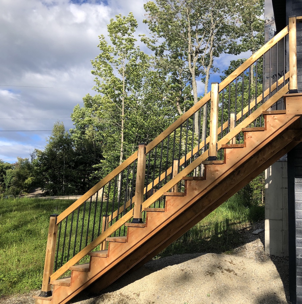 construction rampe d'escalier barreaux en angle