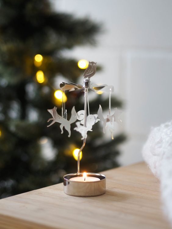 Carillon des anges, pyramide et autres déco de Noël traditionnelle -  Déconome