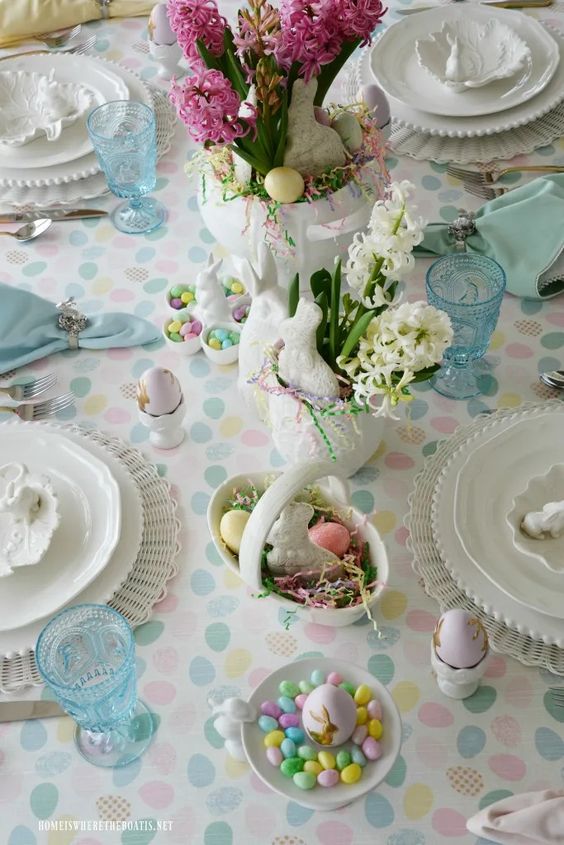 Décorer la table de Pâques avec des tons pastels