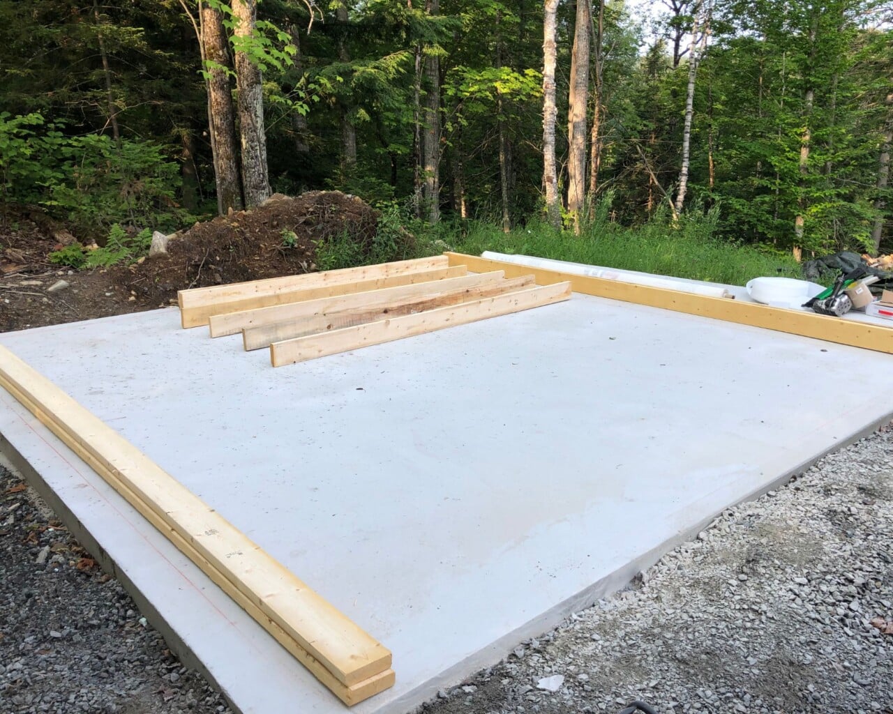 dalle de béton pour fondation de cabanon