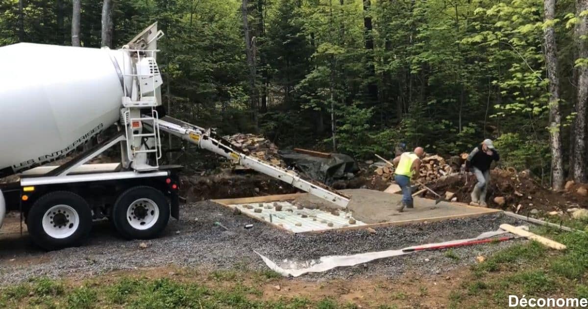 Coulage dalle de béton extérieure pour cabanon