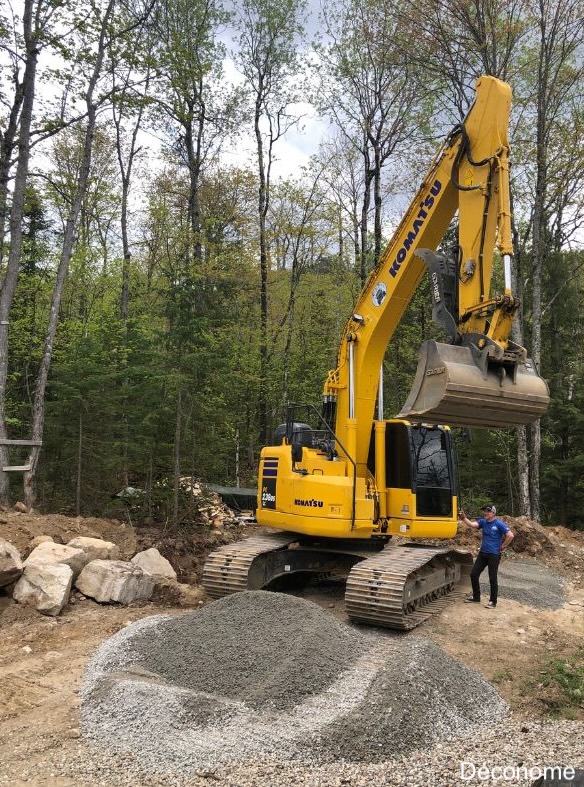 Fondation de gravier compacté pour dalle de béton extérieure